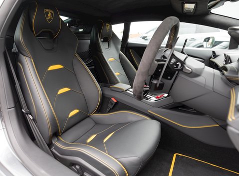 Lamborghini Huracan LP610-2 EVO RWD 11