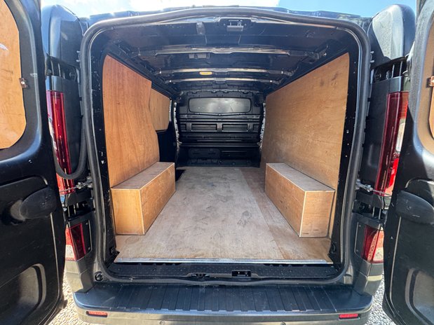Renault Trafic AUTO SWB L1H1 Sport SL30 Air Con Alloys Camera Nav Sensors EURO 6 9