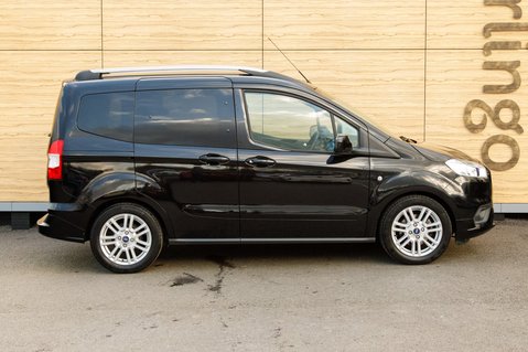Ford Tourneo Courier TITANIUM 12