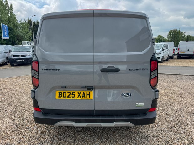 Ford Transit Custom SWB L1H1 [SOLD CM] Low Roof Trail 320 Air Con Alloys Sensors EURO 6 7