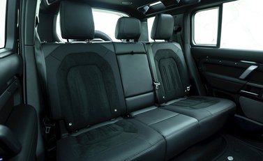 Land Rover Defender 110 V8 13