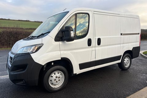 Peugeot Boxer 333 L1 H1 120 ps BlueHdi Professional - Sat Nav & Air Con 1