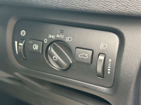 Volvo V40 1.6 V40 R-Design Nav D2 5dr 23