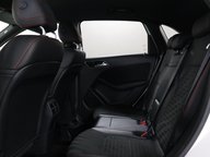 Mercedes-Benz B Class B 180 D AMG LINE PREMIUM 41