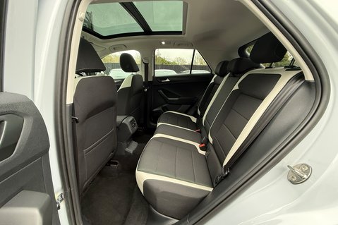 Volkswagen T-Roc SEL TSI EVO DSG -WHITE SILVER -PAN ROOF -CAMERA -WINTER PACK  29