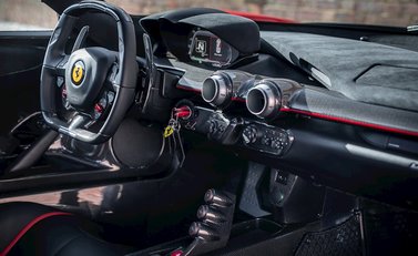 Ferrari LaFerrari 16