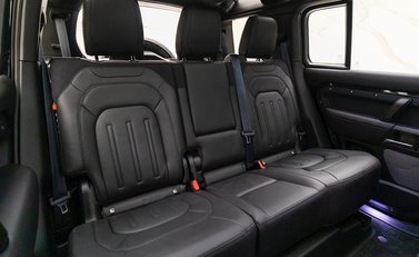 Land Rover Defender 110 P400 X 12