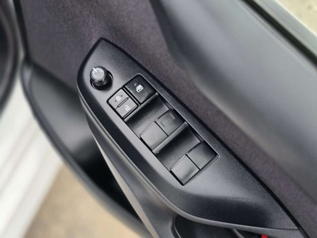 Toyota Yaris 1.5 VVT-h Design Hatchback 5dr Petrol Hybrid E-CVT Euro 6 (s/s) (116 ps) 28