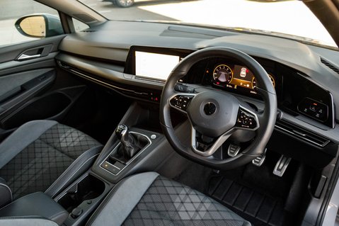 Volkswagen Golf R-LINE TSI 4