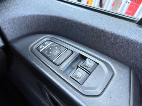 Renault Trafic 2.0 dCi Blue SL28 Business Panel Van 5dr Diesel Manual L1 H1 Euro 6 (s/s) ( 23