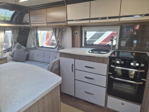 Coachman VIP 460  8