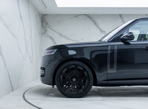 Land Rover Range Rover P530 FIRST EDITION LWB 37