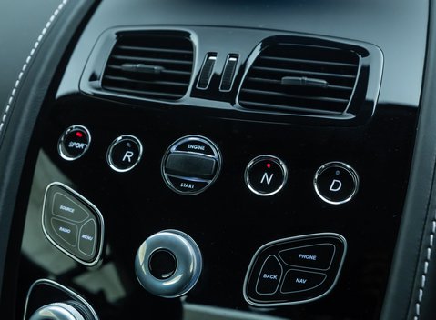 Aston Martin V12 Vantage S Coupe 19