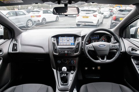 Ford Focus ST-LINE 3