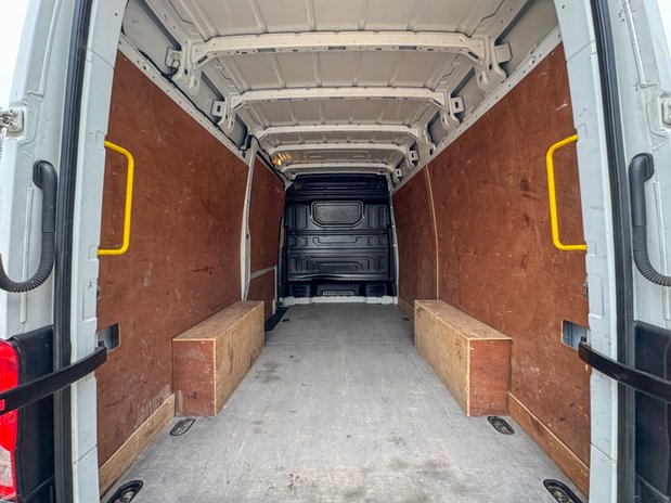 Volkswagen Crafter MWB L2H2 High Roof Trendline Cr35 Air Con EURO 6* 9