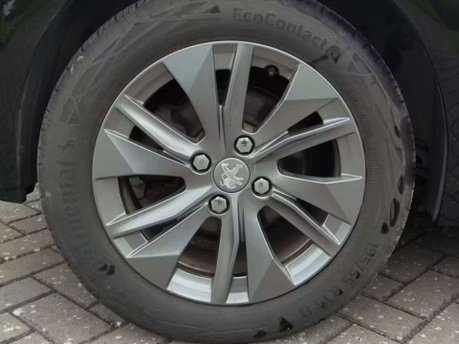 Peugeot e-208 50kWh Allure Premium Hatchback 5dr Electric Auto (136 ps) 31