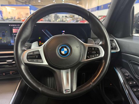 BMW 3 Series 2.0 330e 12kWh M Sport Saloon 4dr Petrol Plug-in Hybrid Auto Euro 6 (s/s) ( 25