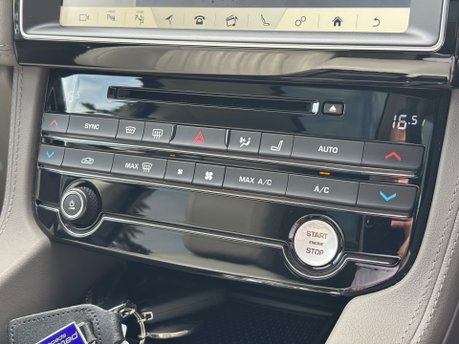 Jaguar F-Pace 2.0 P250i Portfolio SUV 5dr Petrol Auto AWD Euro 6 (s/s) (250 ps) 34