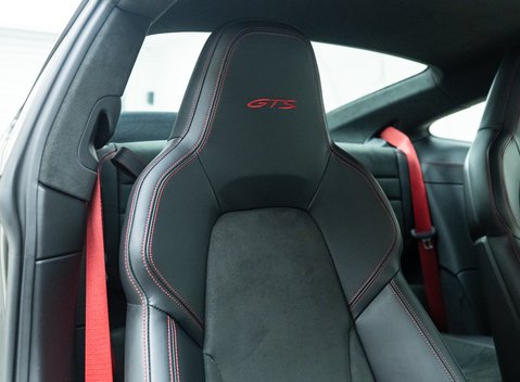 Porsche 911 Carrera GTS (992) 13