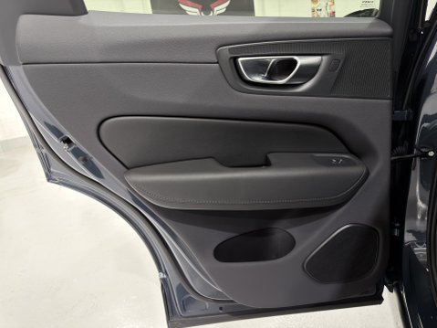 Volvo XC60 B4 PLUS MHEV 79