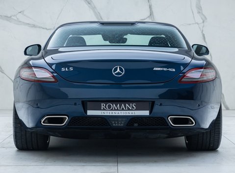 Mercedes-Benz SLS AMG 5