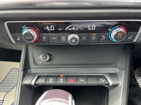 Audi Q3 1.5 TFSI CoD 35 S line S Tronic Euro 6 (s/s) 5dr 17