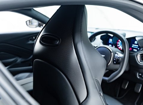 Aston Martin Vantage 007 Edition 26