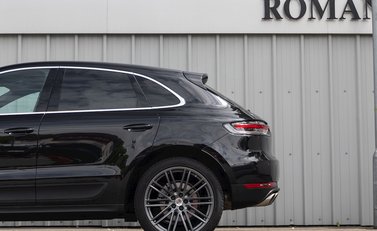 Porsche Macan S 27