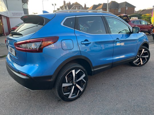 Nissan Qashqai 1.3 DIG-T TEKNA 