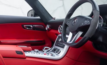 Mercedes-Benz SLS AMG ROADSTER 16