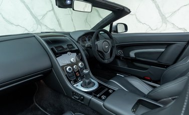 Aston Martin V12 Vantage S Roadster 21