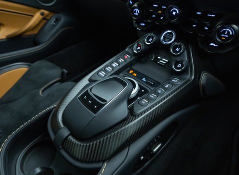 Aston Martin V12 Vantage 19