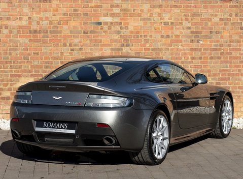 Aston Martin V12 Vantage S 7
