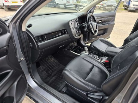 Mitsubishi Outlander 2.0h 12kWh GX4h SUV 5dr Petrol Plug-in Hybrid CVT 4WD Euro 6 (s/s) (200 ps) 32