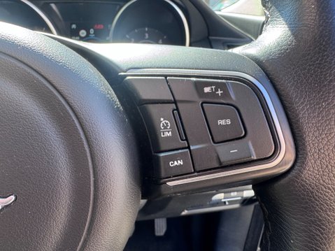 Jaguar E-Pace S 14
