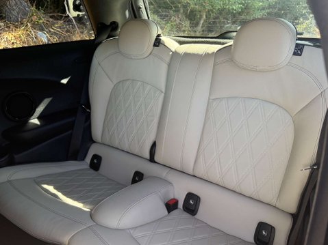 Mini Hatch 1.5 Cooper Exclusive 3dr 22