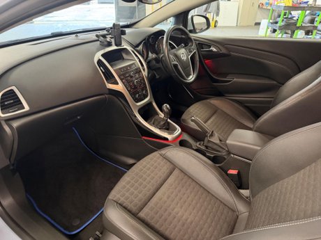 Vauxhall Astra GTC 1.4T 16V SRi Euro 5 (s/s) 3dr 26