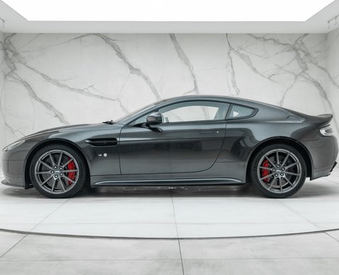 Aston Martin V12 Vantage S 