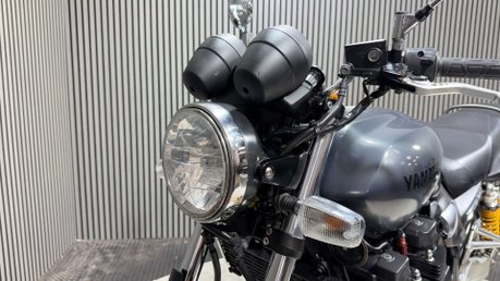 Yamaha XJR1300 RACER 2015 13K MOT MARCH 2027 WARRANTY MUSCLE BIKE 22