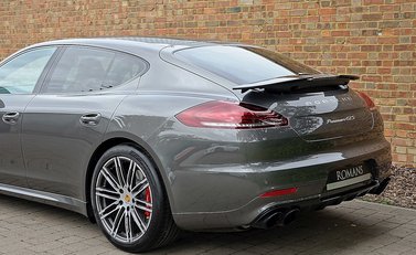 Porsche Panamera GTS 9