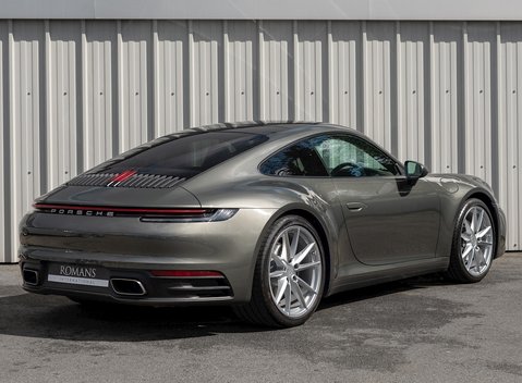 Porsche 911 Carrera (992) 7