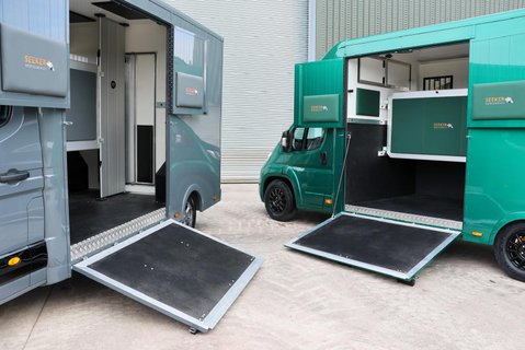 Brand new Pre registered 4.5 TON Seeker Horsebox delivery miles with aluminium stallion partitions  7