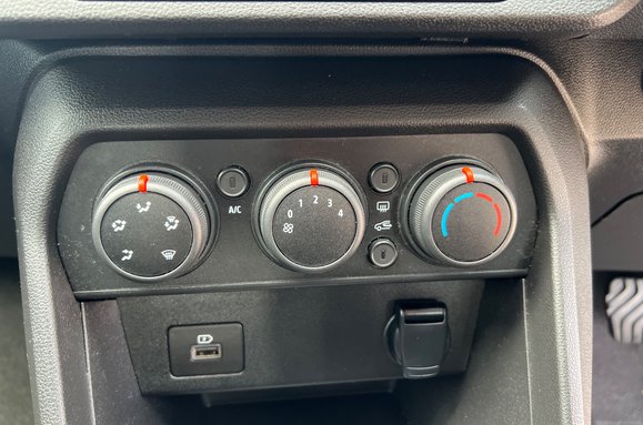 Dacia Sandero COMFORT 1.0 TCE AUTOMATIC 5 DOOR 24