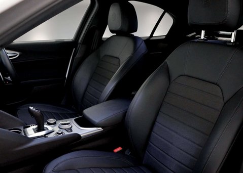 Alfa Romeo Giulia 2.0 Giulia Sprint TB Auto 4dr 41