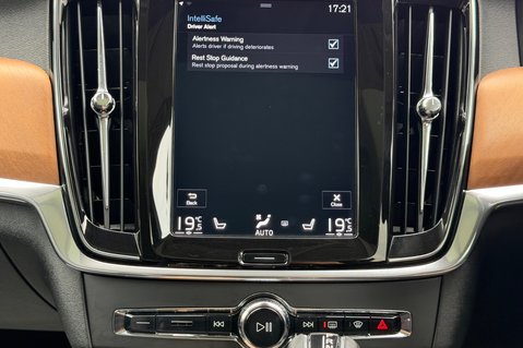Volvo V90 D5 POWERPULSE INSCRIPTION PRO AWD -PAN ROOF - £6320 OPTIONAL EXTRAS  50