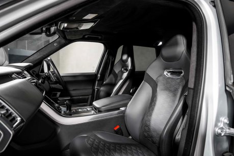 Land Rover Range Rover Sport SVR CARBON EDITION. DEPLOYABLE SIDE STEPS. MATRIX LEDs. CARBON FIBRE ENGINE BAY 20