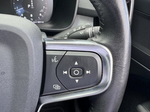 Volvo XC40 2.0 B4 MHEV Momentum Auto AWD Euro 6 (s/s) 5dr 26