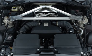 Aston Martin V8 Vantage 29