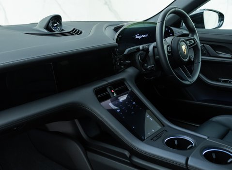 Porsche Taycan 4S 18