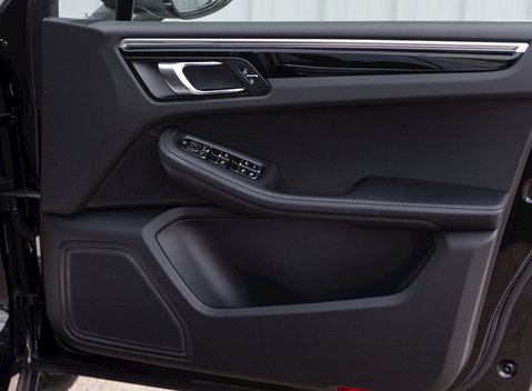 Porsche Macan S 22